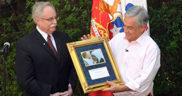 Presidente recibe premio “protección a la vida”